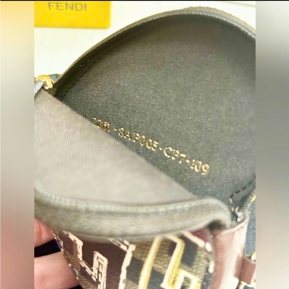 Vintage Fendi Heart Coin/ Card Wallet - Picture 9 of 11